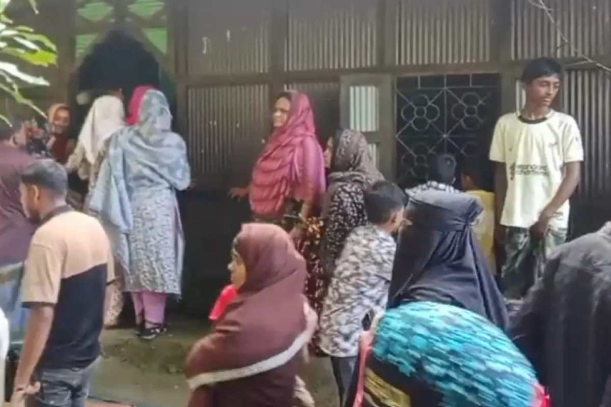 প্রেমিকার উপস্থিতিতে প্রেমিকের কাণ্ড