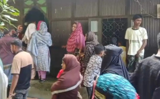 প্রেমিকার উপস্থিতিতে প্রেমিকের কাণ্ড