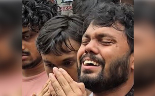 আ.লীগ কর্মীদের উদ্দেশ্যে হাদি কাঁদতে কাঁদতে দোয়া