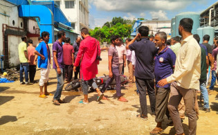 উত্তাল পদ্মা ব্লোয়িং, আটকে রাখা হলো কর্তৃপক্ষকে