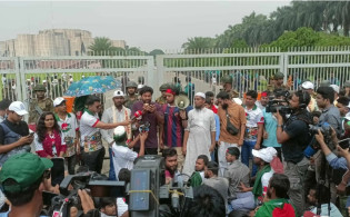 ৩ দাবি না মানলে সংসদের দক্ষিণ প্লাজা ছাড়বেন না জুলাই যোদ্ধারা