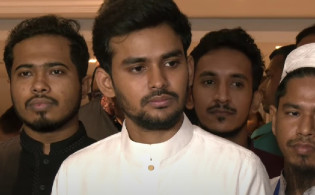 পদত্যাগের প্রশ্ন এড়িয়ে গেলেন উপদেষ্টা আসিফ মাহমুদ