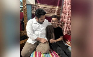 আতিককে দেখতে বাসায় গেলেন নাহিদ ইসলাম