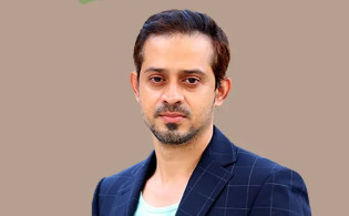 প্রবাসী সাংবাদিক ইলিয়াস হোসাইনের চরম হুঁশিয়ারি