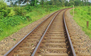 ছেলের মৃত্যুশোকে রেললাইনে শুয়ে পড়লেন মা