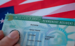 যুক্তরাষ্ট্রে গ্রিনকার্ড বাতিলের ঝড়, বিপাকে বাংলাদেশিরা