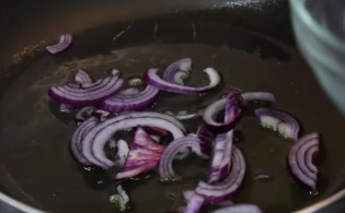 পেঁয়াজের কালো দাগ নিয়ে জানুন সতর্কবার্তা