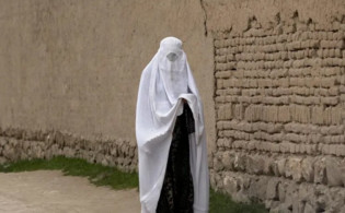 বোরকা ছাড়া হাসপাতালে ঢোকা নিষিদ্ধ