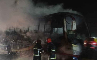 চলন্ত বাসে আগুন, অল্পের জন্য রক্ষা পেলেন যাত্রীরা