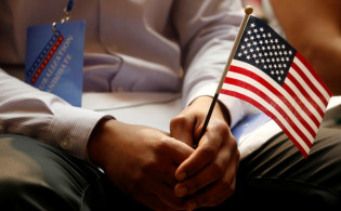 গ্রিন কার্ডের জন্য যুক্তরাষ্ট্রের ৩ নতুন শর্ত ঘোষণা 