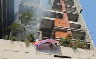 আ.লীগের কেন্দ্রীয় কার্যালয়ে আগুন 