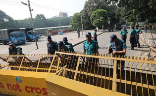 ৩২ নম্বরে আটক ২, আরও যা ঘটছে 