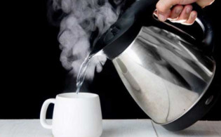 গরম পানি পানে যে ৭টি সমস্যা নিজে থেকেই দূর হয়