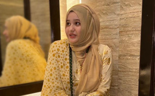 ডাকসু নেত্রীর আগুন লাগিয়ে ককটেল বিস্ফোরণ