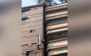 ভূমিকম্পে বাড্ডায় হেলে পড়ল ভবন