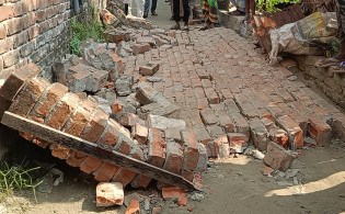 ভূমিকম্পে দেয়াল ধসে নবজাতকের মৃত্যু