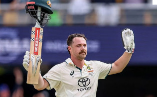 ইংল্যান্ড বনাম অস্ট্রেলিয়া: ১২৩ বছরের রেকর্ড ভাঙলেন হেড-দেখুন স্কোর
