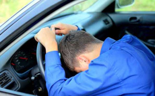 ভূমিকম্পের সময় গাড়িতে থাকলে কী করবেন