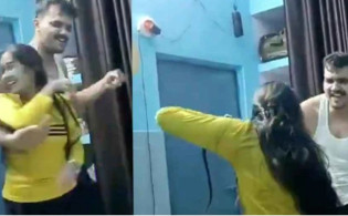 হাসপাতালের ডিউটি রুমে জামা খুলে নাচ!