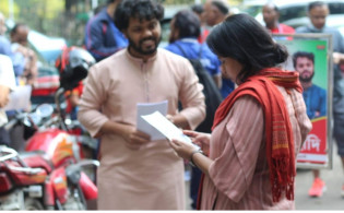 ঢাকা-৮ এ ভোটারযোগের সময় হাদি যা পেলেন তা অবিশ্বাস্য