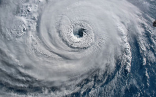 ভূমিকম্পের পর এবার ধেয়ে আসছে ঘূর্ণিঝড়