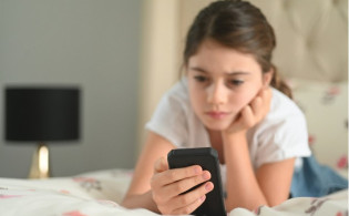 ১৬ বছরের কম বয়সীদের জন্য নতুন নিষেধাজ্ঞা