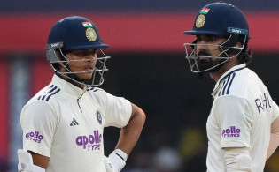 ভারত বনাম দক্ষিণ আফ্রিকা: রানের পাহাড়ে চাপা ভারত-দেখুন স্কোর