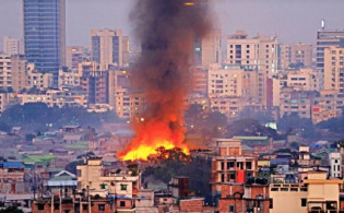 ১৬ ঘণ্টা পর নিভল কড়াইল বস্তির আগুন