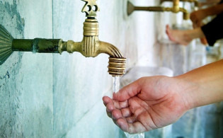 অজুর সময় কথা বললে অজু মাকরুহ হয়ে যায়?