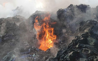 কয়েক ঘণ্টার ব্যবধানে তিন স্থানে আগুন