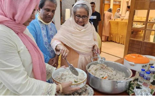 হাসিনা রান্না করা ভাতও খেয়ে যেতে পারেনি