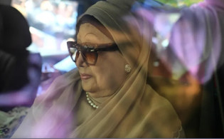 লন্ডনে চিকিৎসা যাত্রায় খালেদা জিয়ার সফরসঙ্গী ১৪ জন