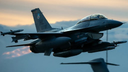 অল্পের জন্য বেঁচে গেলেন পাইলট, ভিডিও ভাইরাল