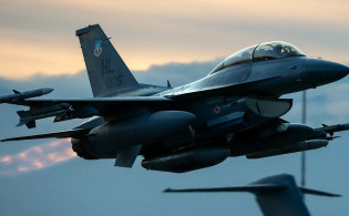 অল্পের জন্য বেঁচে গেলেন পাইলট, ভিডিও ভাইরাল