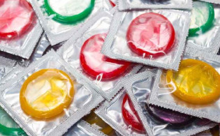 যে কারণে কনডমের দাম বাড়াল চীন