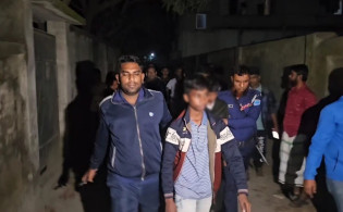 ফ্রি ফায়ার গেমসের জন্য নিজের বাড়িতে ‘ডাকাতি’