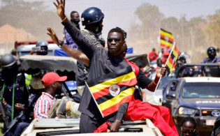 হঠাৎ রাষ্ট্রীয় টেলিভিশন দখল করে অভ্যুত্থানের ঘোষণা