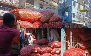 পেঁয়াজের দামে হঠাৎ ৪০ টাকার পতন