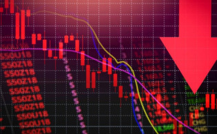 রাজনৈতিক অস্থিরতা ও আর্থিক খাতের নতুন আতঙ্কে শেয়ারবাজার