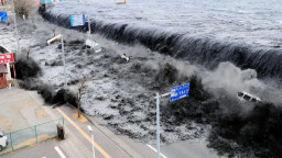 শক্তিশালী ভূমিকম্পের পর জরুরি সুনামি সতর্কতা