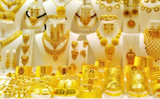 সোনার দাম রেকর্ড ছুঁই ছুঁই