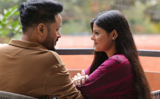 পুরুষের কাছে নারীর ১০ নীরব প্রত্যাশা, যা মুখে বলে না 