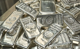 সোনার পর রুপার দামেও রেকর্ড উত্থান