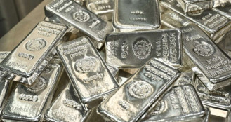 সোনার পর রুপার দামেও রেকর্ড উত্থান