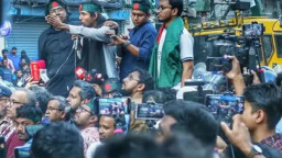 ‘বাবরের পথ ধরো, সেভেন সিস্টার স্বাধীন করো’ স্লোগানে প্রতিবাদ