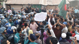 খুলনায় ভারতীয় সহকারী হাইকমিশনের সামনে বিক্ষোভ