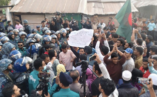 খুলনায় ভারতীয় সহকারী হাইকমিশনের সামনে বিক্ষোভ