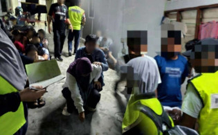 বাংলাদেশিসহ ৪০২ অবৈধ অভিবাসী আটক