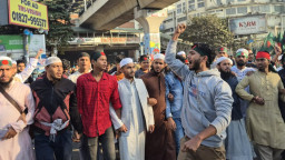 হাদির হ-ত্যা-র প্রতিবাদে শাহবাগে গণজমায়েত