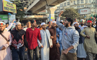 হাদির হ-ত্যা-র প্রতিবাদে শাহবাগে গণজমায়েত